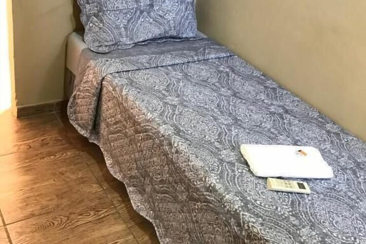 Room 33 of 48