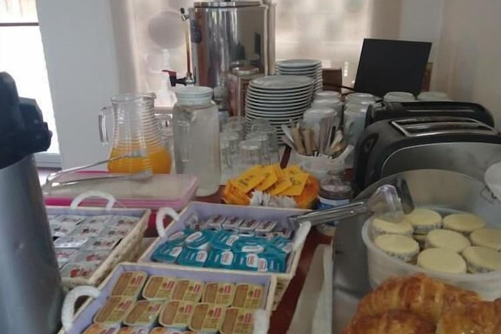 Breakfast/Coffee Service 99 of 136