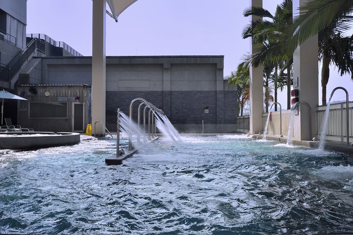 Pool 15 of 40