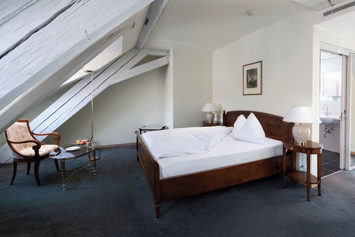 Room 10 of 31