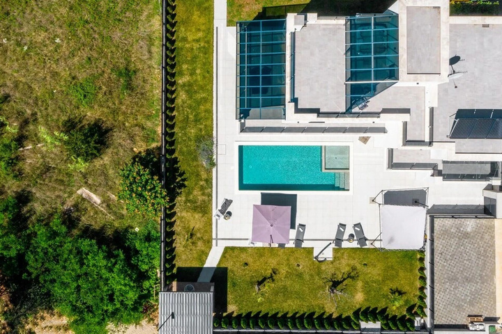 Beautiful Home in Porec with Outdoor Swimming Pool Hot Tub & 6 Bedrooms