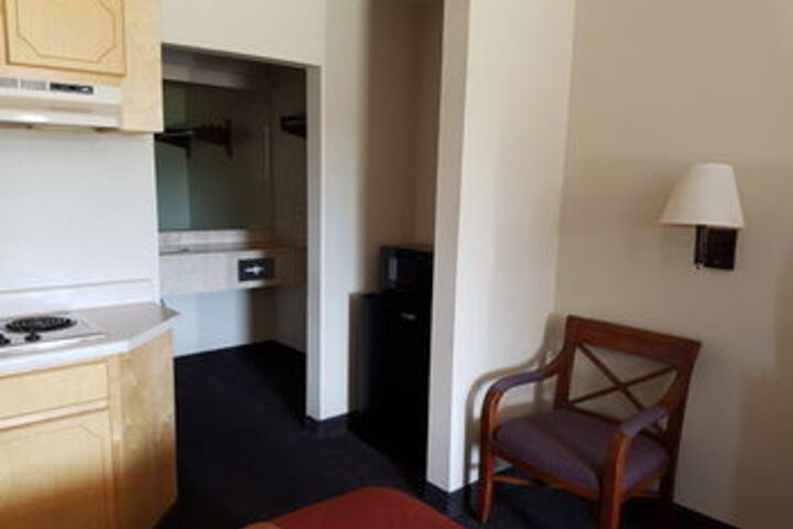 Room 10 of 29
