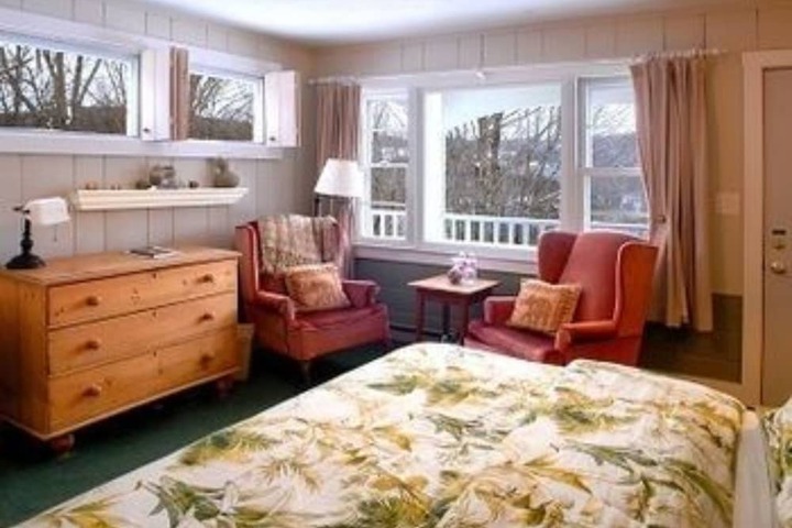 Room 8 of 148