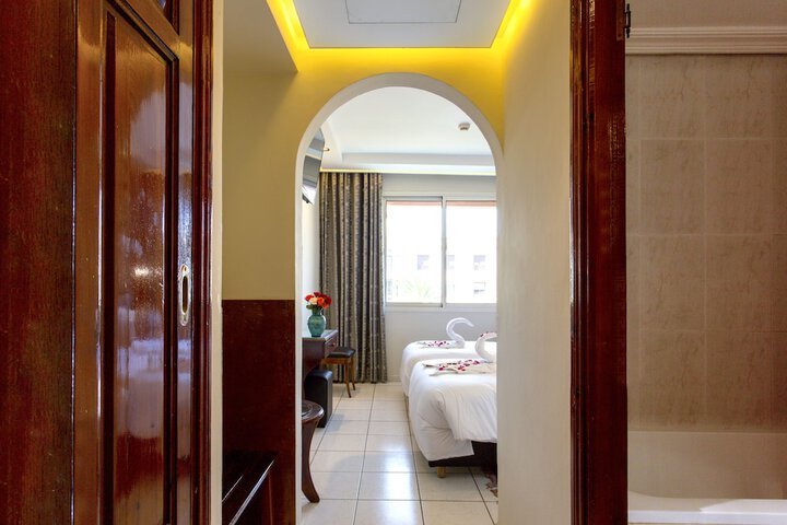 Room 13 of 36