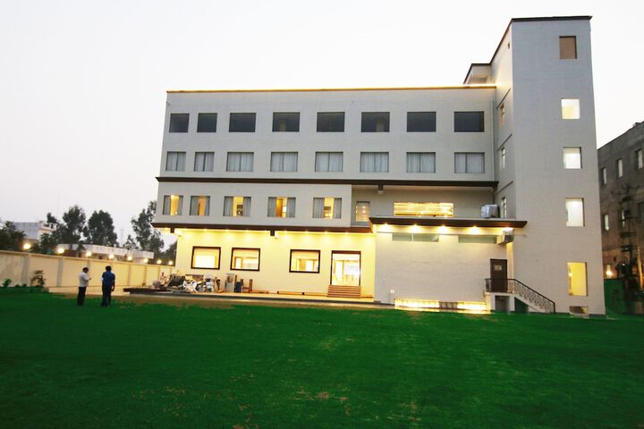 Hotel Exterior 49 of 59
