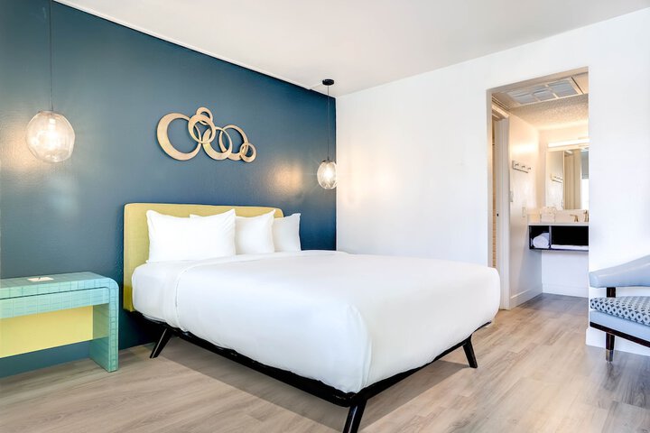 Deluxe 2 Queen Beds (6 of 14)