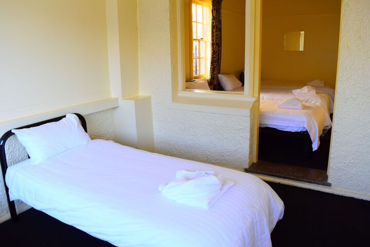 Room 4 of 7