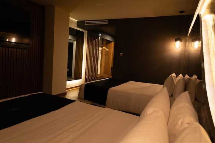 Room 9 of 15