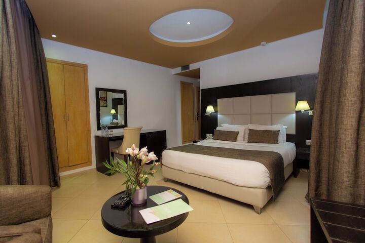 Room 2 of 30