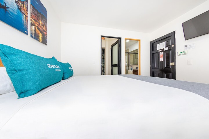Room 6 of 10