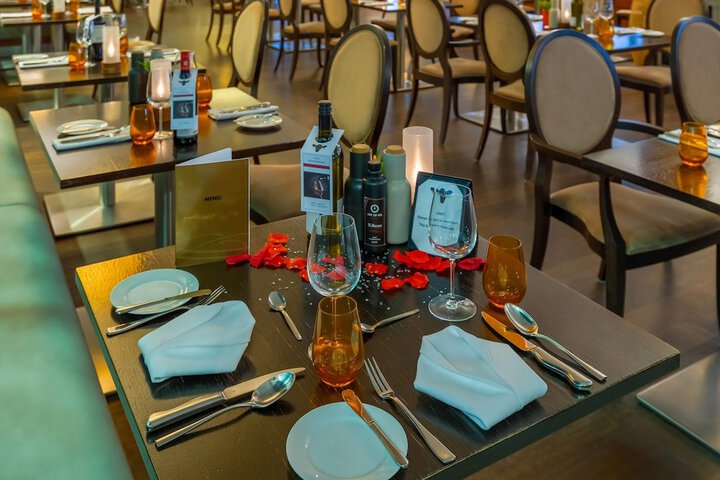 Dining 52 of 97