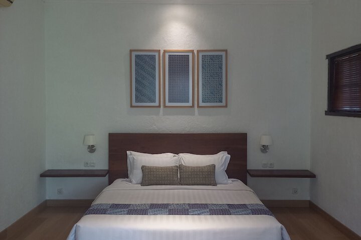 Room 11 of 36