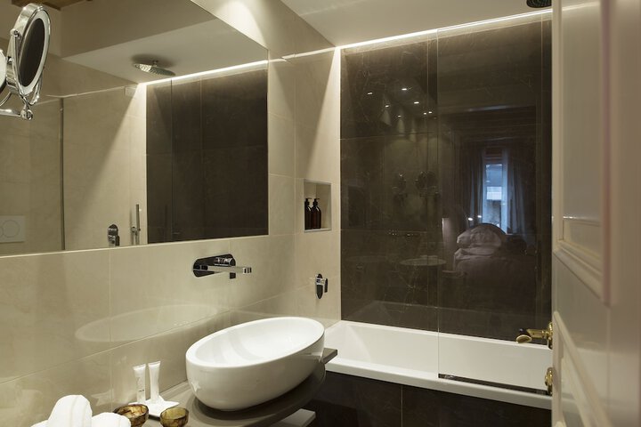Room 28 of 51
