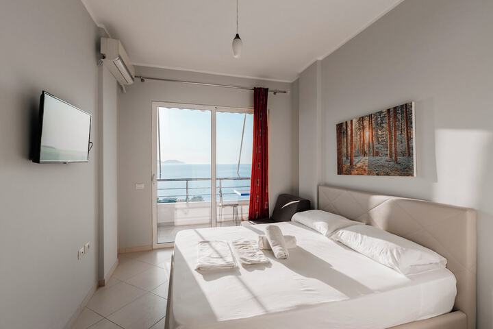 Room 5 of 96