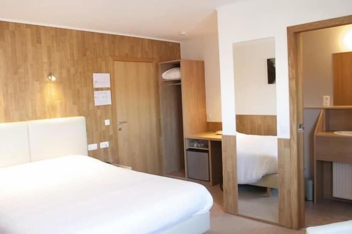 Room 4 of 21