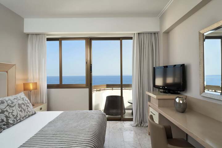 Room 6 of 75