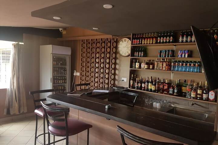 Lounge 20 of 32