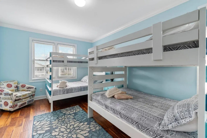 Room 4 of 28