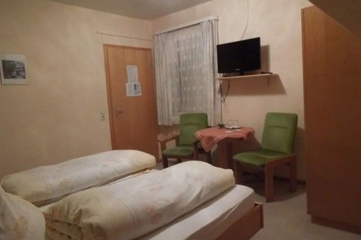 Room 6 of 23