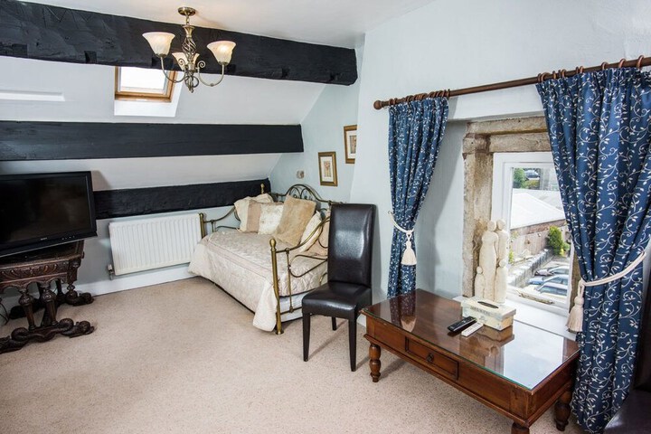 Room 16 of 48