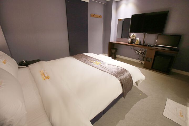 Room 32 of 83