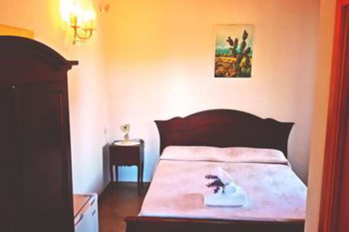 Room 9 of 16