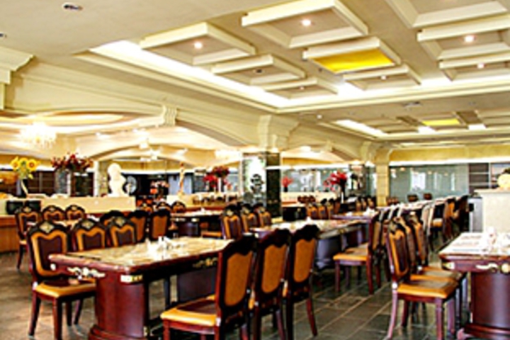 Dining 13 of 15