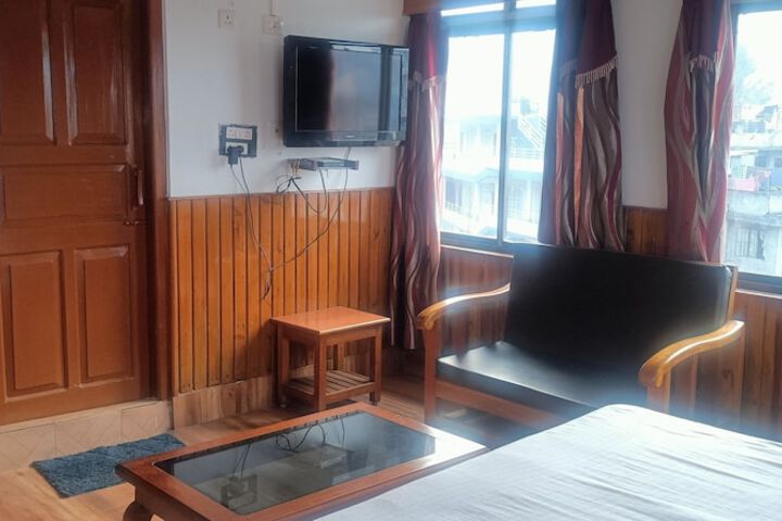 Room 12 of 38