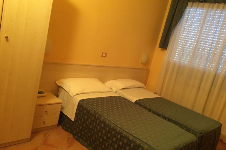 Room 20 of 33