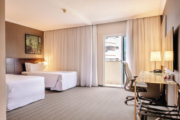 Room 40 of 240