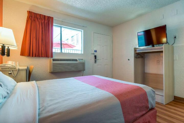 1 Double Bed (3 of 5)