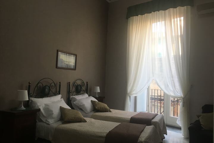 Room 10 of 32