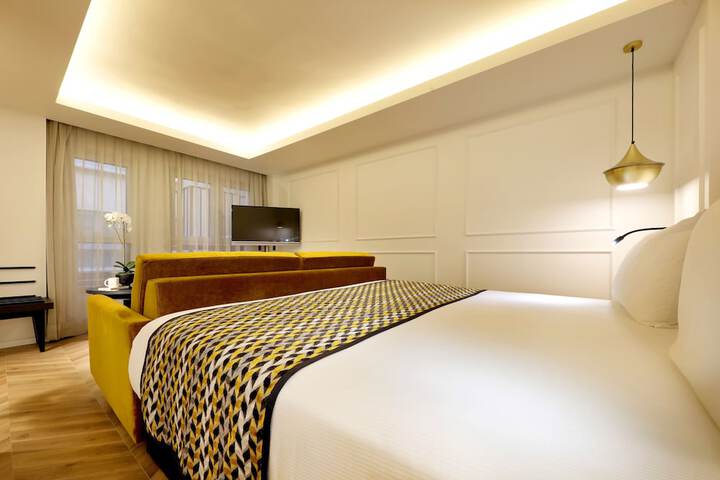 Room 35 of 62