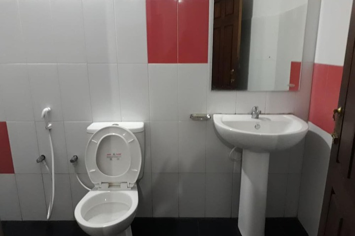 Room 9 of 12