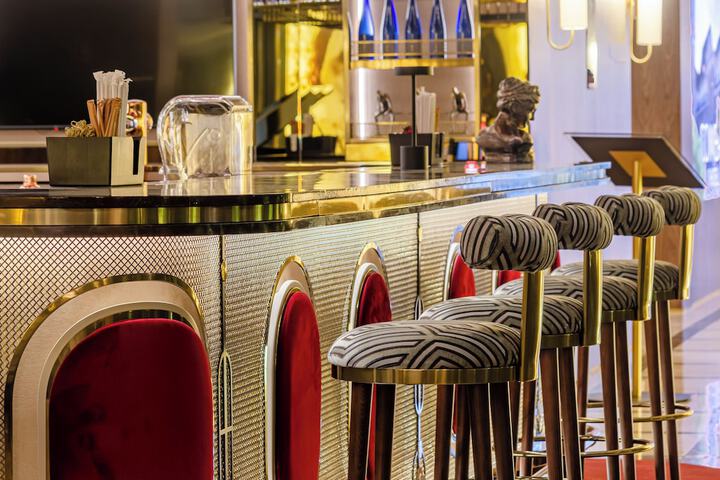 Lounge 62 of 93