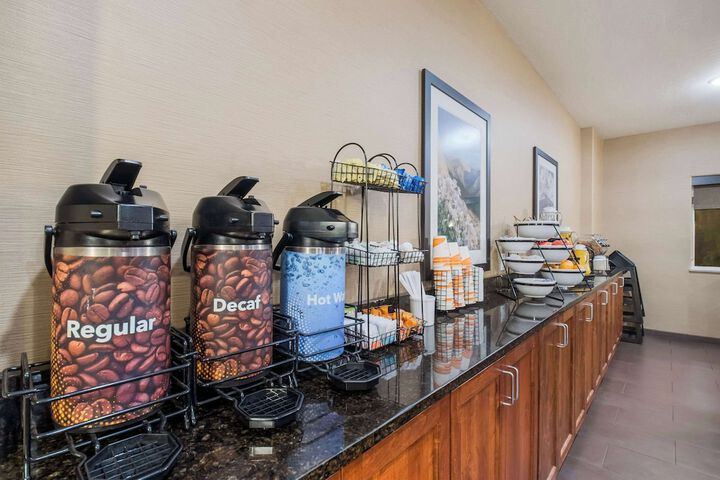 Breakfast/Coffee Service 40 of 55