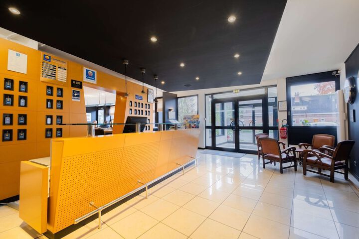 Entrance & Lobby