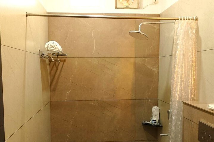 Room 14 of 32