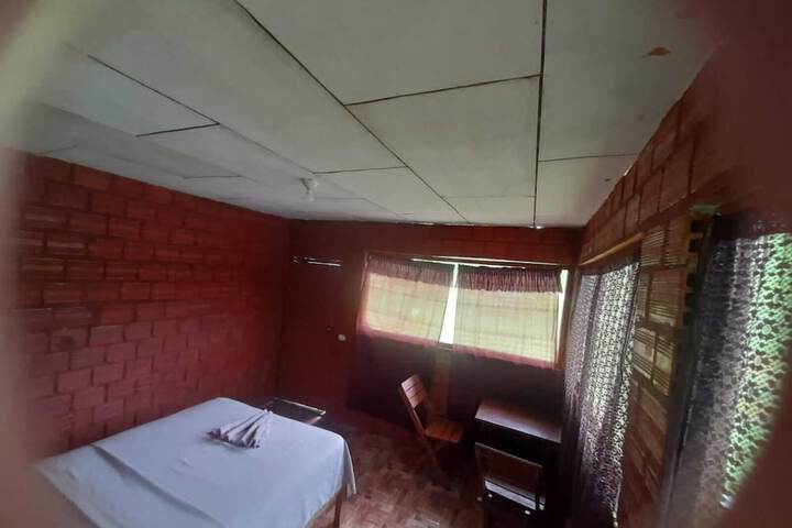 Room 16 of 28