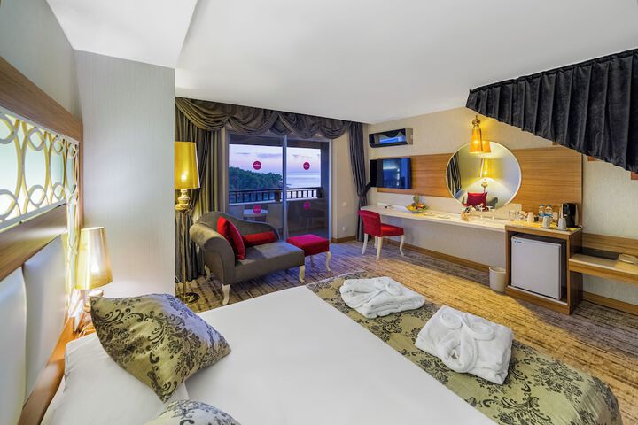 Room 9 of 114