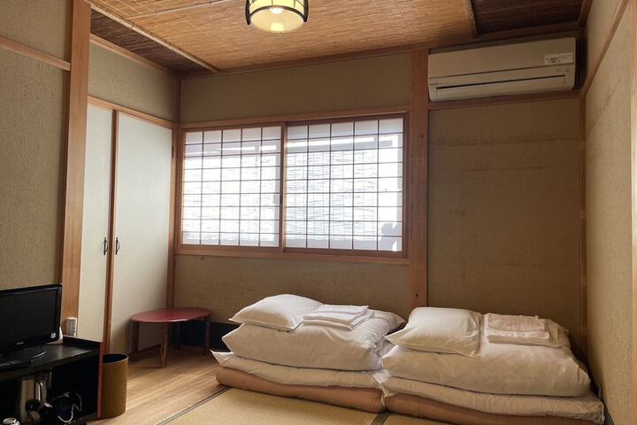 Room 9 of 48