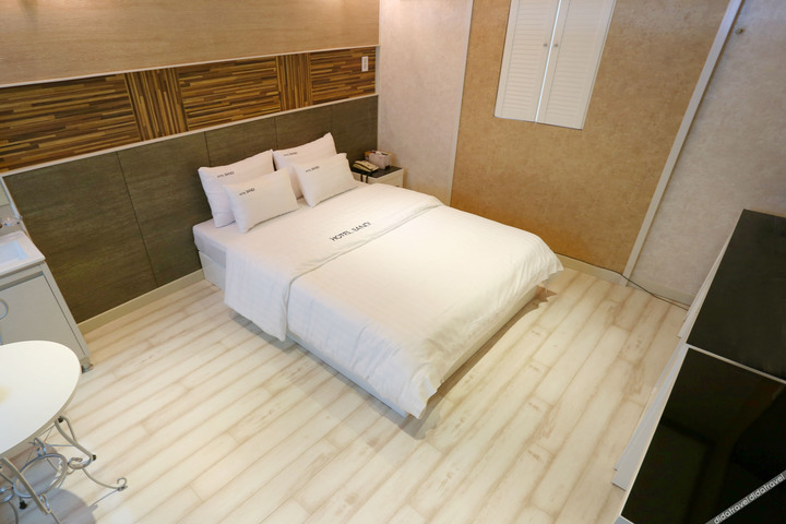 Room 51 of 61