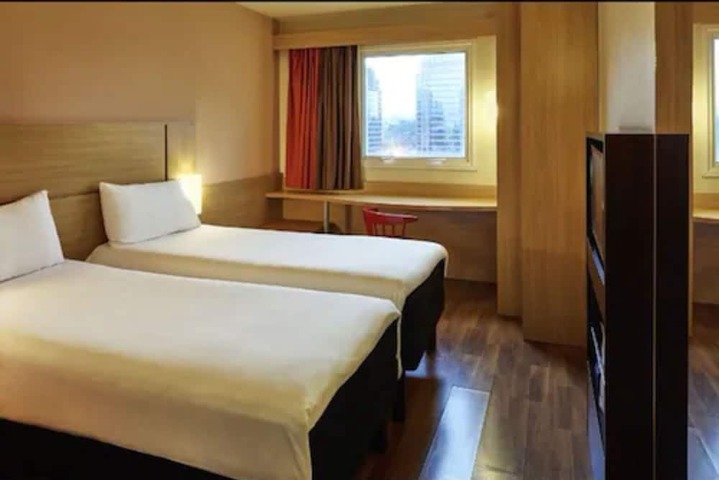 Room 17 of 44