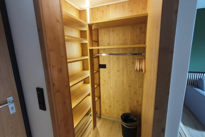 Room 10 of 23