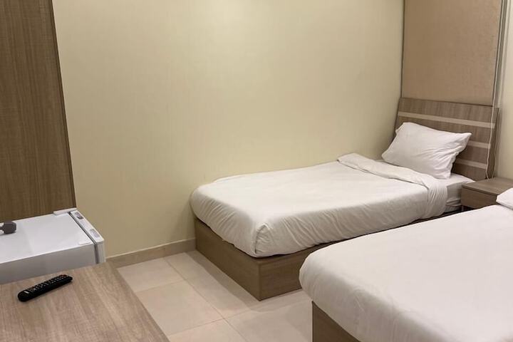 Room 6 of 12