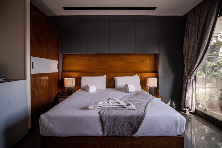 Room 34 of 87