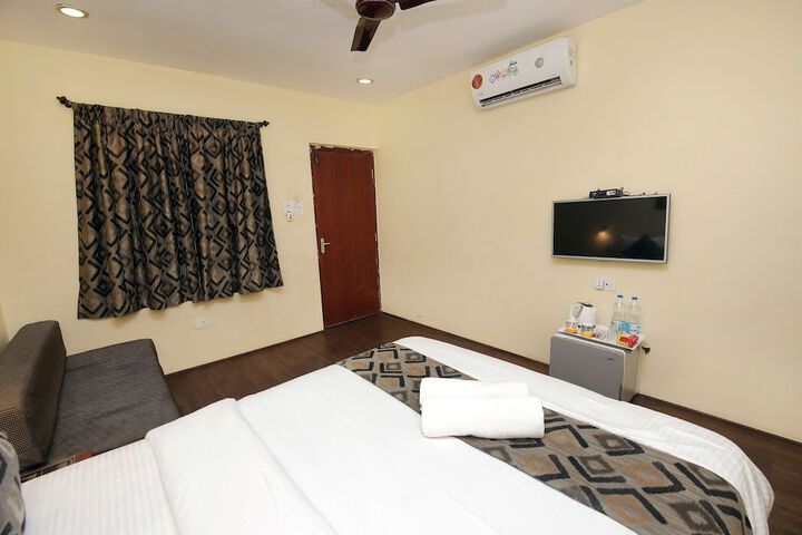Room 9 of 34