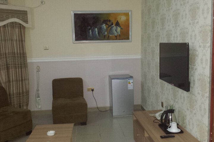 Room 4 of 19