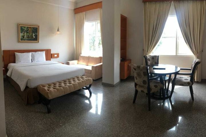 Room 6 of 37