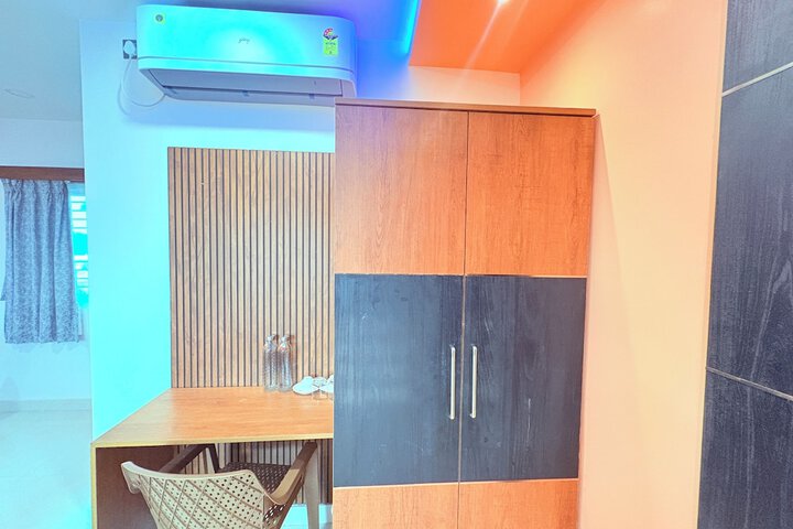 Room 2 of 27